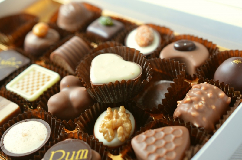 boulangerie-CARCES-min_chocolates_food_candy_calories_nibble_chocolate_heart-782043